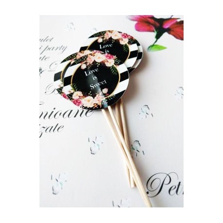 Topper Candy Bar 5cm "Love is sweet" negru flori roz si alb